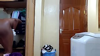 son hidden cam saw mom playing her pussy