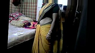 indian aunty open saree ass hole