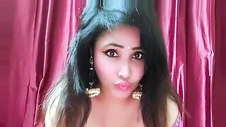 La bhabhi muestra sus grandes tetas en la webcam