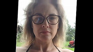 naive girlfriend shows tits in the car