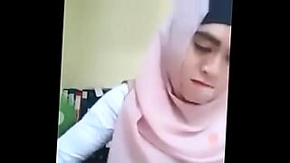 slim indonesian teen and her boyfriend have sex on sofa
