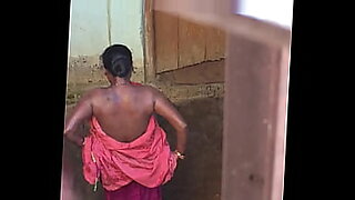 spy on nude bath indian girl