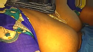 Un video sensual de Malayalam con una chupada de senos y sexo con su nuera.